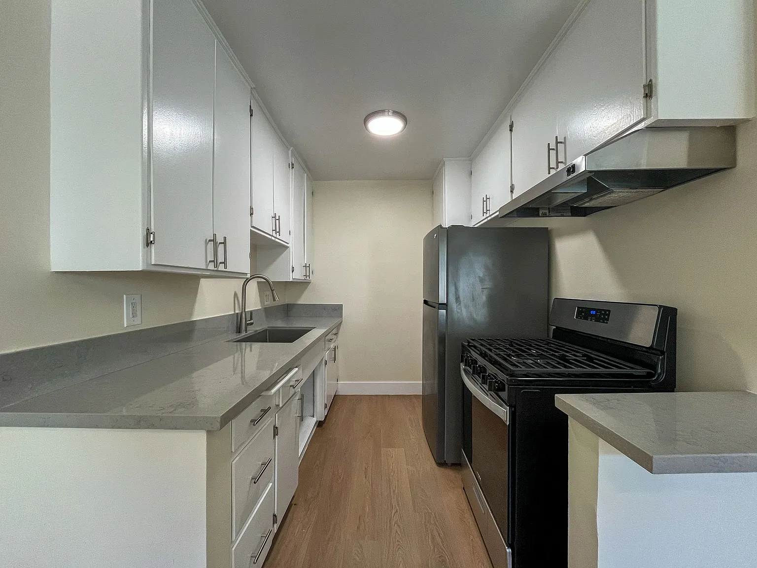 3942 Stevely Ave — Photo 2