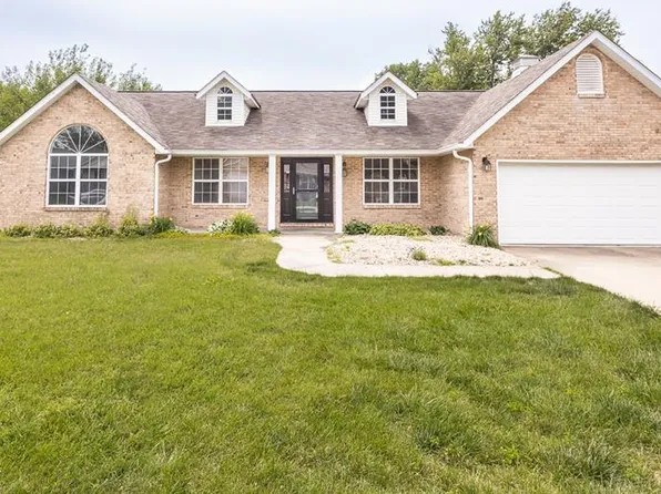 1254 Larkspur Dr, Mascoutah, IL 62258