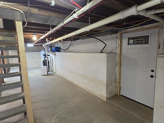 2nd image of 50 Vine St