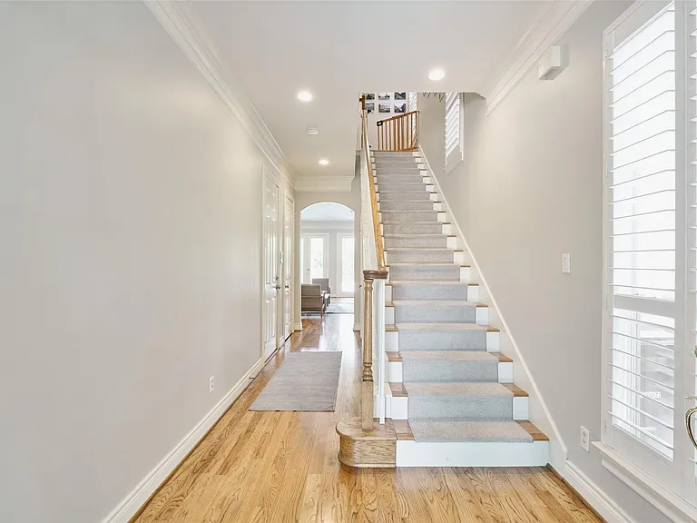 4028 Gramercy St — Photo 9