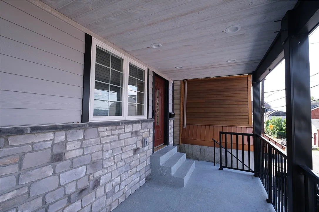 3 bed, 1156 sqft, $2,200 — Photo 3