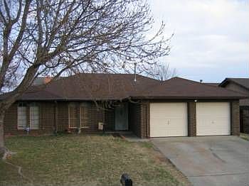 2nd image of 604 N Markwell Ave
