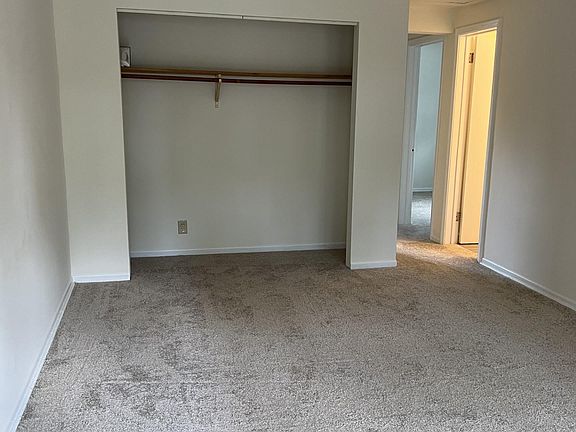 5th image of 600 51st Ave NE APT 2