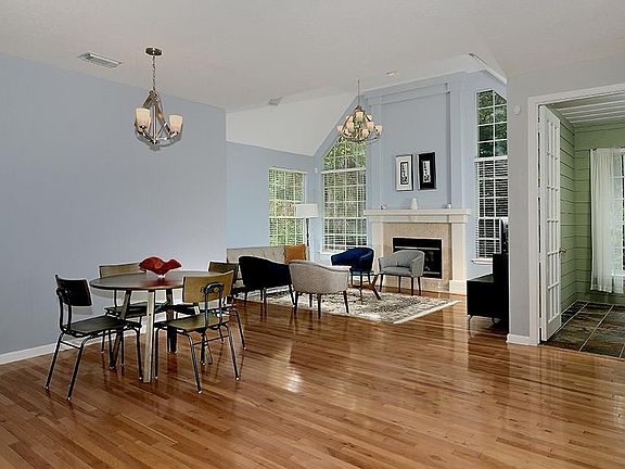 5th image of 82 E Lakeridge Dr