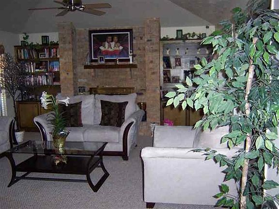 4th image of 4021 Cobblestone Ln
