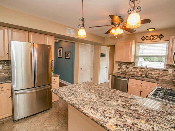 5th image of 71 Dolphin Cir E