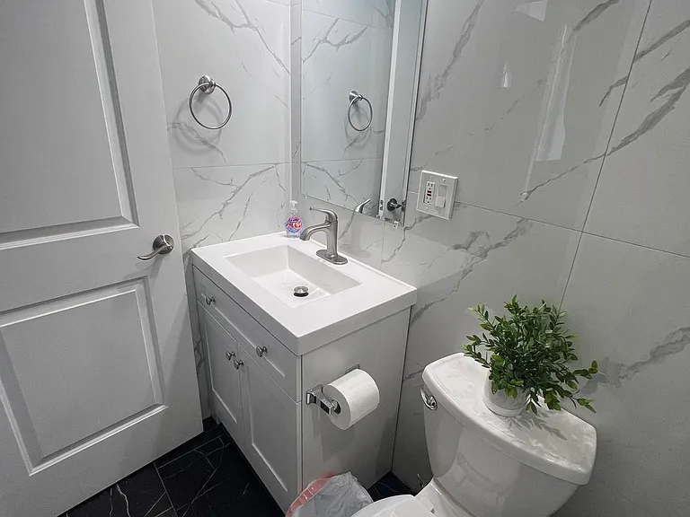 700 N Marshall St #8-C2 — Photo 29