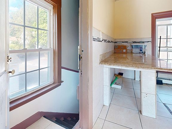 4th image of 1022 Main St