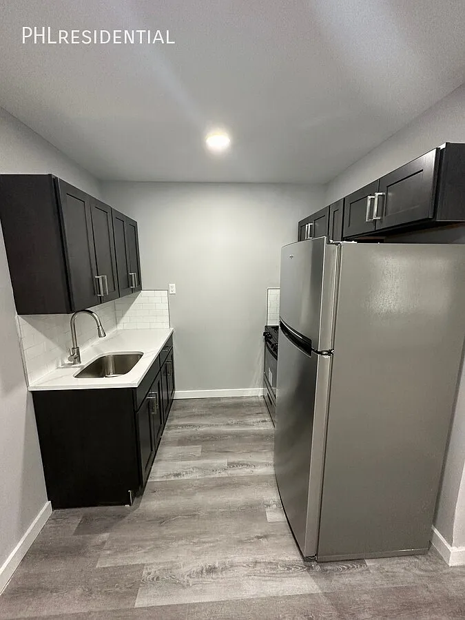 625 E Vernon Rd — Photo 1