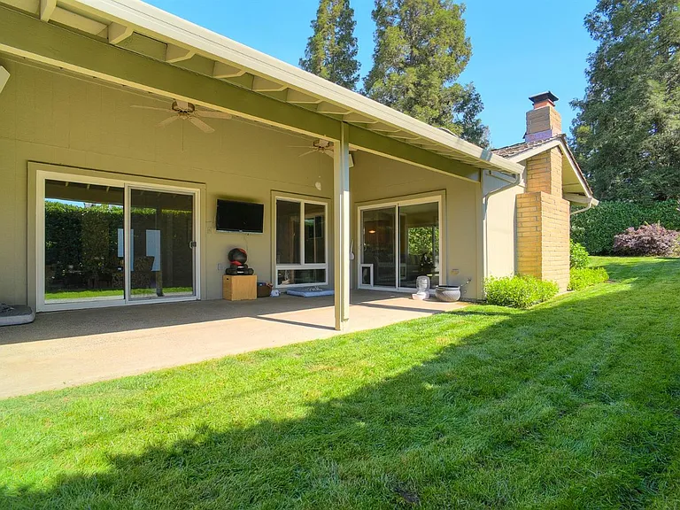 1228 Lantern Ct — Photo 26