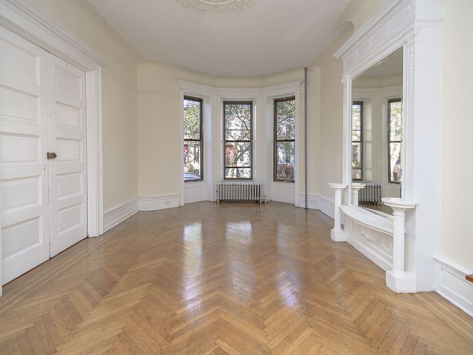 1st image of 692 Park Pl #2