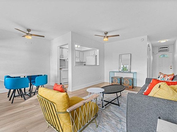 5th image of 261 NE 19th Ave APT 11