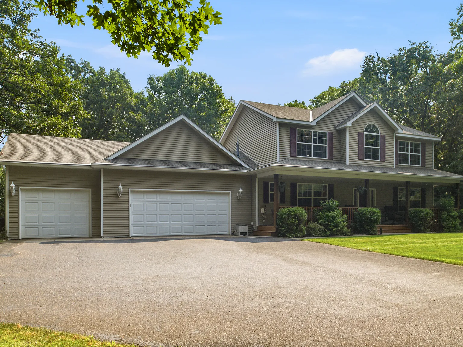 4 bed, 3200 sqft, $3,200 — Photo 3
