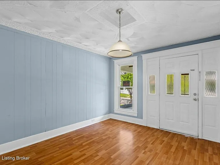 2220 W Oak St — Photo 17
