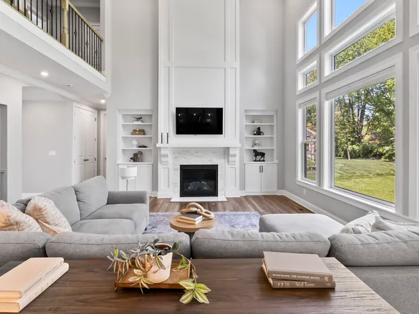 78 Chatham Brook Dr, Westfield, IN 46074