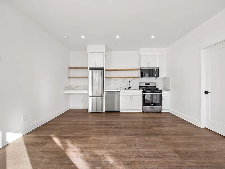 212 W 64th St #C — Photo 18