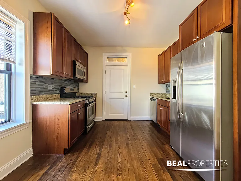 740-50 West Addison Street — Photo 8
