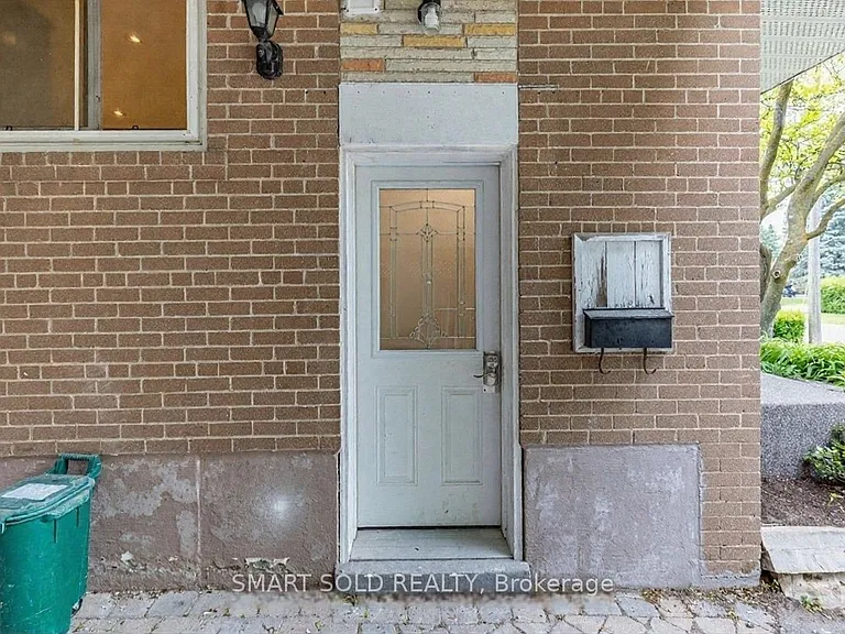 10 Holman Cres #LOWER — Photo 14