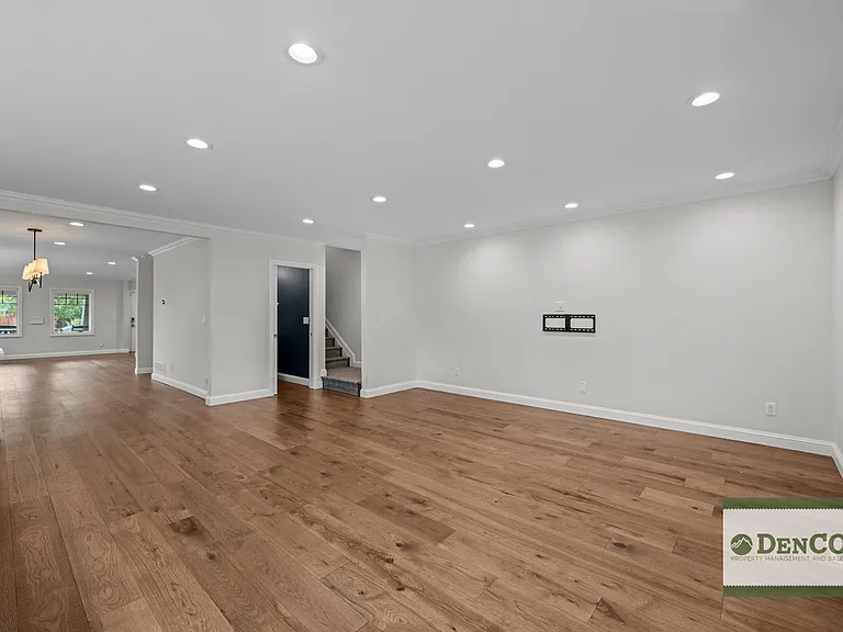 1401 S Clarkson St — Photo 14