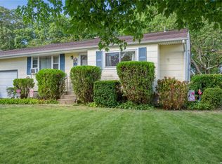 218 Fruitwood Ln, Central Islip, NY 11722