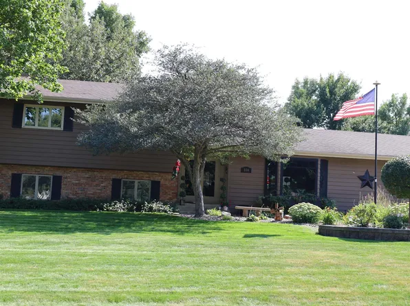 104 Briar Ln, Rock Rapids, IA 51246