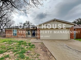 5910 Cameron Dr, Arlington, TX 76017