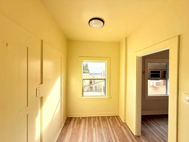 1614 N. Kenmore Avenue — Photo 20