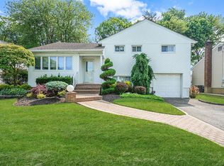931 Shari Ln, East Meadow, NY 11554