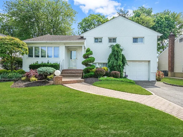 931 Shari Lane, East Meadow, NY 11554