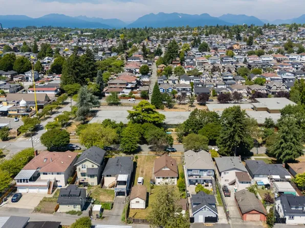 428 E 62nd Ave, Vancouver, BC V5X 2G1