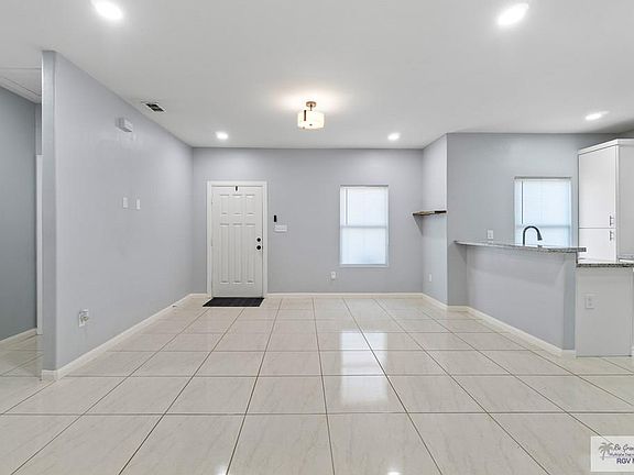3rd image of 2810 Rita Flores Memorial Dr