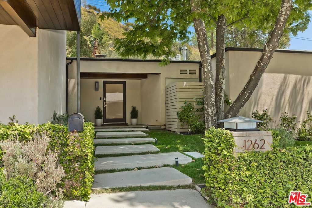 Apartment in Los Angeles - View 3