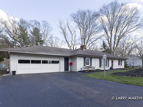 2nd image of 3296 Woodbine Ave SW