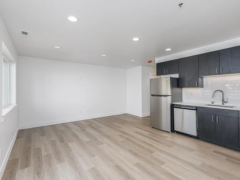 West Vine Townhomes — Photo 9