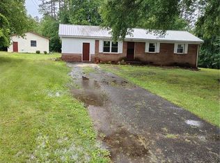 990 W Dodson Mill Rd, Pilot Mountain, NC 27041