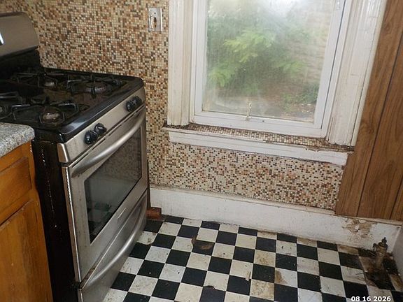 4th image of 57 Marine Ave