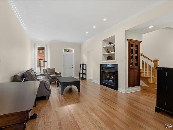 3rd image of 902-904 Geyer Ave