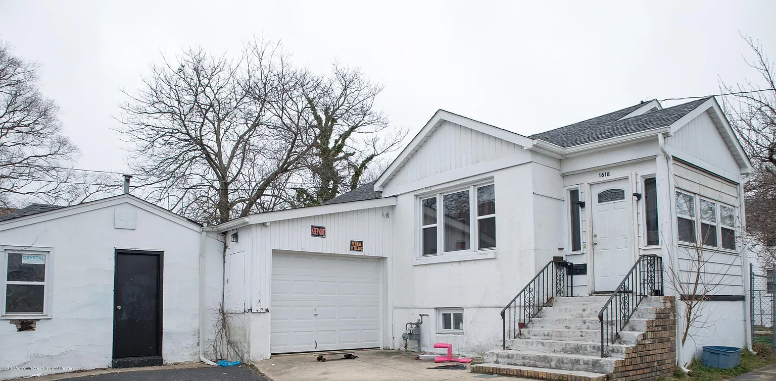 1618 W Lake Ave photo 1