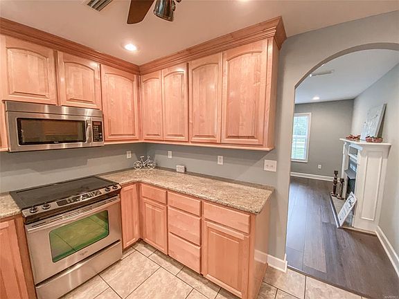 2nd image of 102 Lakewood Dr
