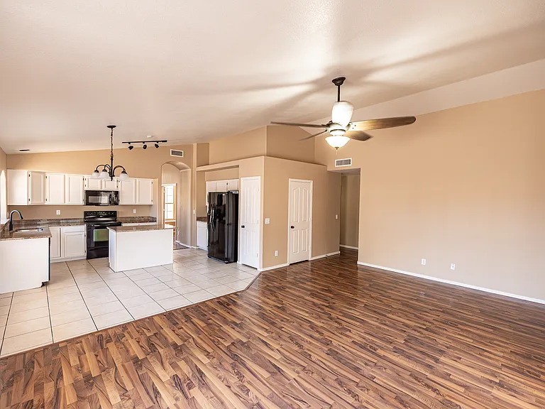 7408 E Knowles Ave — Photo 10