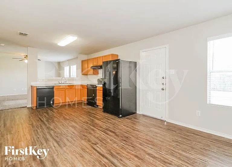 2809 Spencer Cir — Photo 5