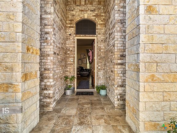 4th image of 1115 Redleaf Dr