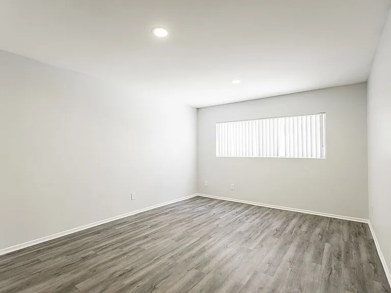 4444 Ensign Avenue — Photo 34