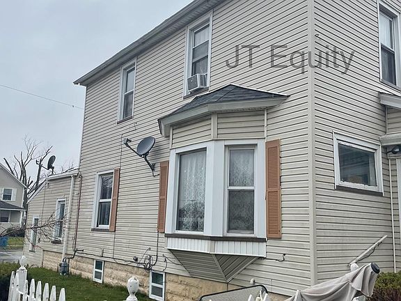 4th image of 2605 Broadway