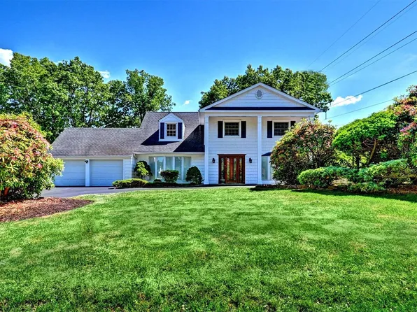 2 Janet Lane, Farmingville, NY 11738