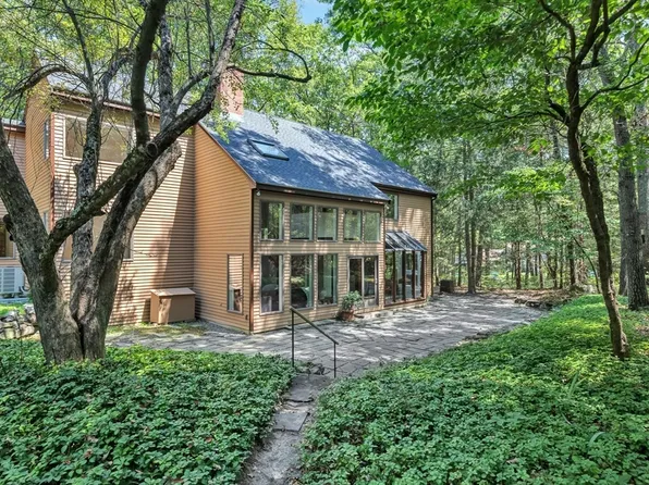 95 Ann Lee Rd, Harvard, MA 01451