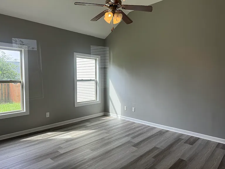 943 Erika Ln — Photo 11