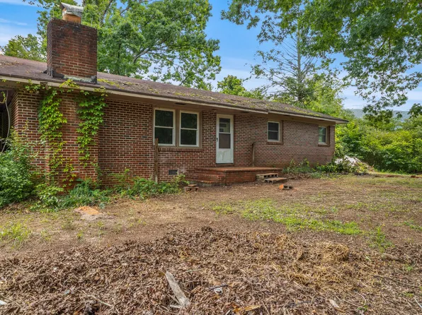 1382 Oak Grove Rd, Benton, TN 37307