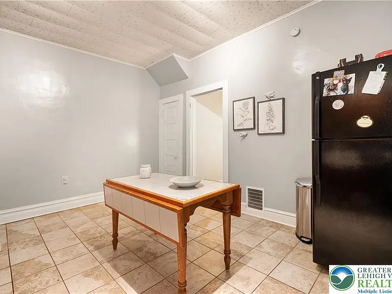 717 W Broad St #1 — Photo 9