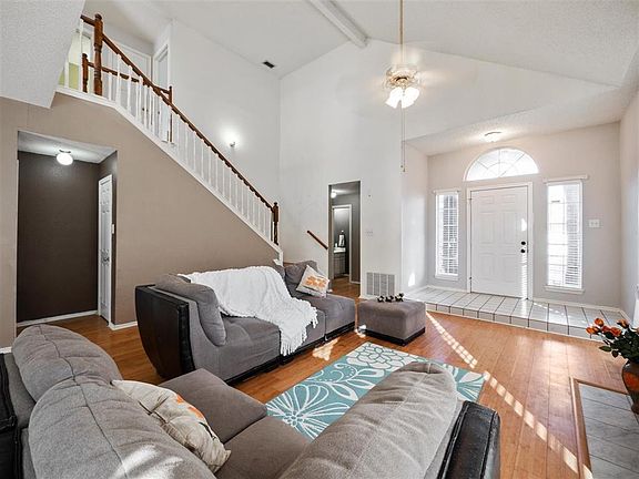 2nd image of 1324 Maywood Ct